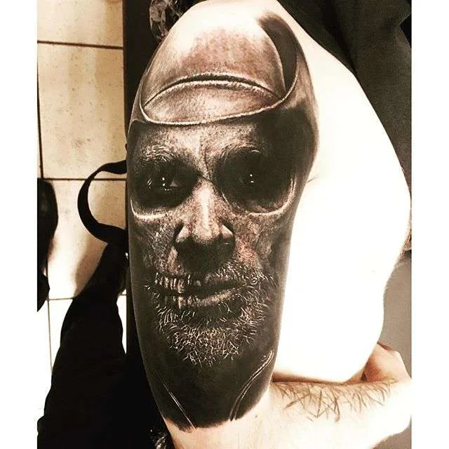 Tatuatore Sandry Riffard tatuaggio colorato realistico | Тату мастер Sandry Riffard цветная реализм татуировка 